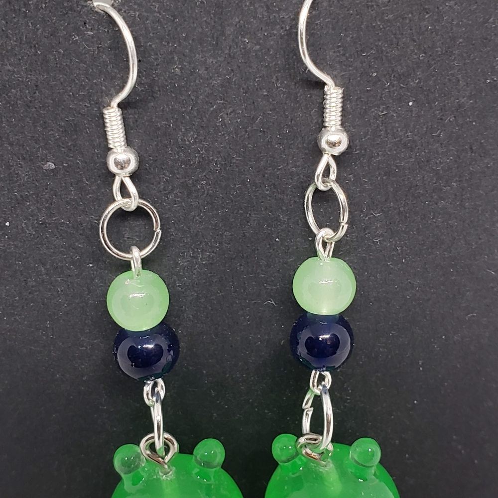 Handmade Glass Beaded Glow in Dark Resin Alien Earrings - Picture 3 of 3